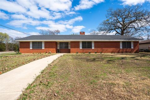 Photo of 15 45th, Paris, TX 75460 (MLS # 21198408)