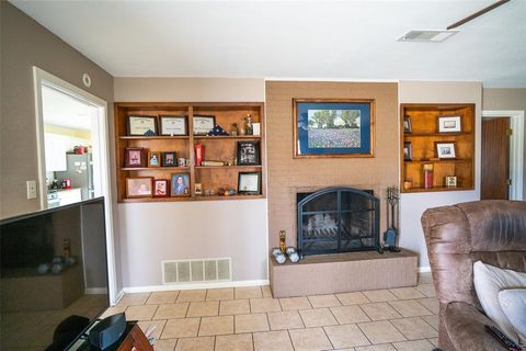 Tiny photo for 15 45th, Paris, TX 75460 (MLS # 21198408)