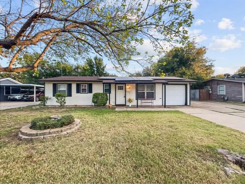 A home in Everman