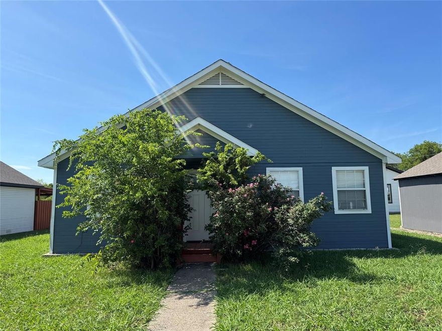 Comfortable and very inviting country home 3 bedroom 2 bath, water and trash included in rent. Completely renovated with new floors, granite, tile, paint, etc. Come see today! Home is one of 7 homes on one 11 Acre parcel.