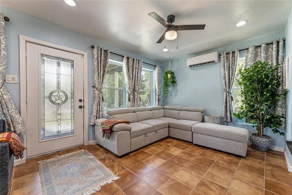 9910 Archer Lane