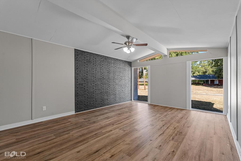 Shreveport, Louisiana 71107, United States, 2 Bedrooms Bedrooms, ,2 BathroomsBathrooms,Residential,Contingent,37583