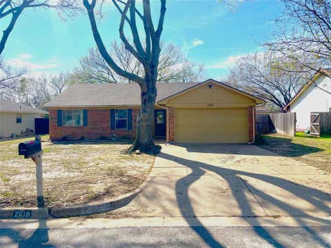 Photo of 2610 N Casa Blanca Court, Arlington, TX 76015 (MLS # 21357317)