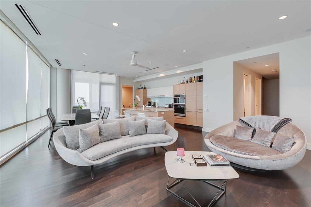 2408 Victory Park Lane 1233