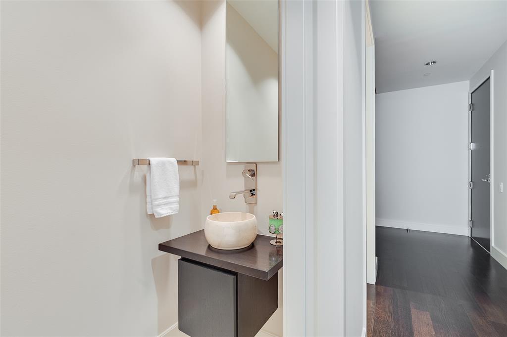 2408 Victory Park Lane 1233