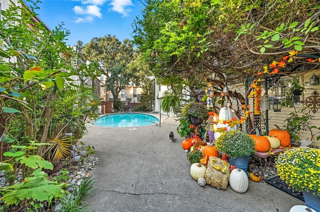 2702 Douglas Avenue 121