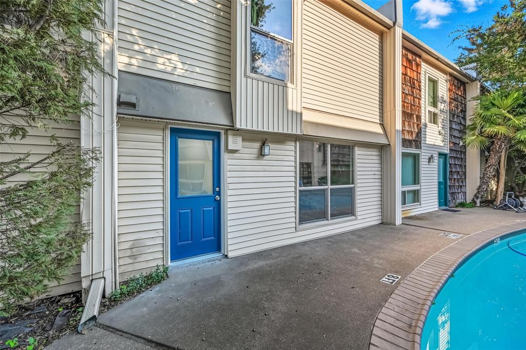 2702 Douglas Avenue 121