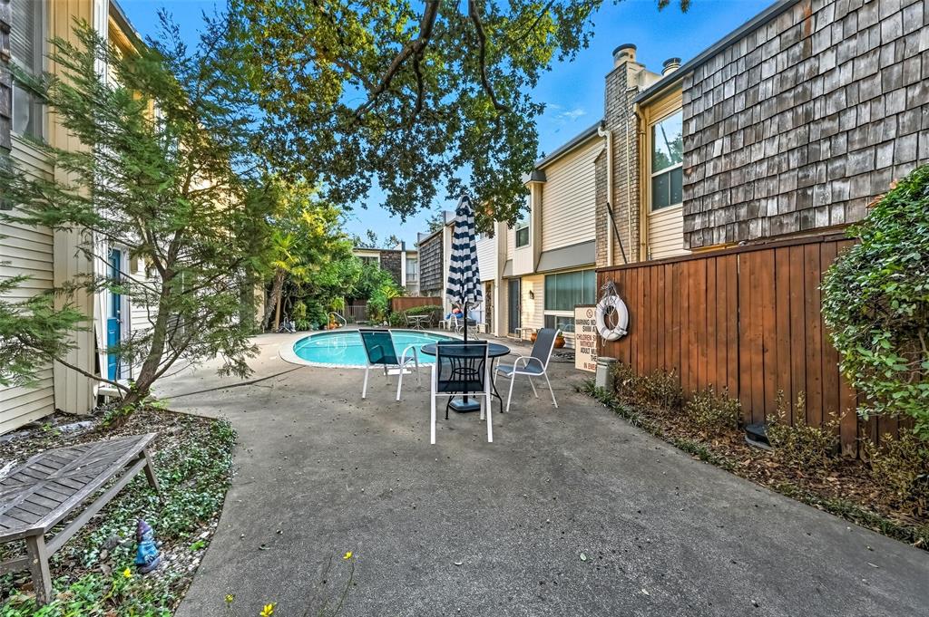 2702 Douglas Avenue 121