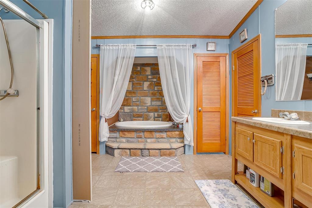 Photo 23 of 40 of 2508 Willow Oak Lane house