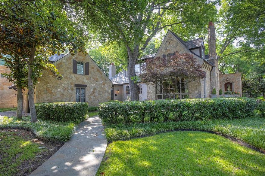 Step into luxurious living within the Colonial Country Club neighborhood, where classic charm and modern comforts unite. This masterpiece, crafted in 2000 by David Cook and envisioned by Weldon Turner, epitomizes sophistication. This distinguished home offers 3 bedrooms, 3 full baths, and 2 half baths. With 2 expansive living areas and 2 refined dining spaces, every inch exudes elegance. The kitchen seamlessly connects to the living areas, perfect for gatherings. Adorned with stunning stonework and breathtaking beams, the space blends timeless charm and elegance. Outside, the meticulously manicured grounds offer a serene oasis for relaxation. Every moment spent outdoors celebrates the impeccable craftsmanship defining this residence. It's architectural magnificence to its curated interiors, this home stands as a testament to the artistry of its creators. A true masterpiece, it promises a lifestyle of unparalleled opulence within one of the city's most coveted neighborhoods.