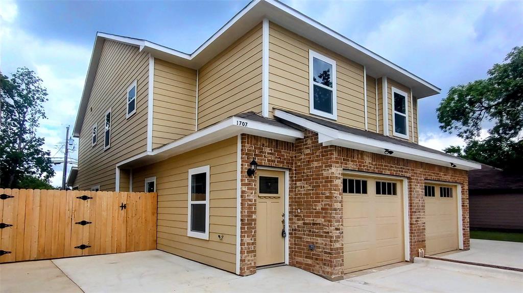 View Fort Worth, TX 76104 townhome