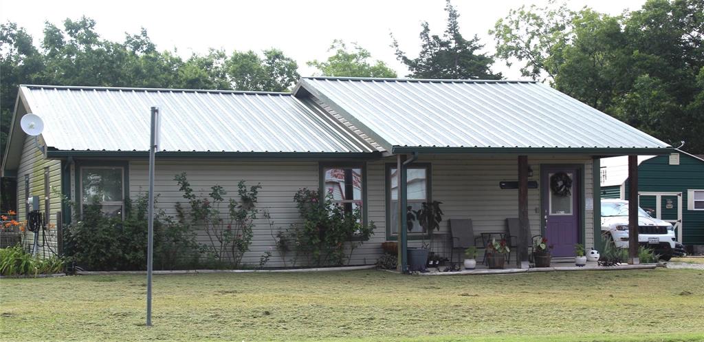 Photo of 402 Cleveland Street, Bailey, TX 75452 (MLS # 21406143)