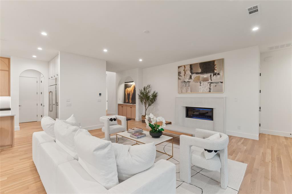 MONTEBELLO PARK - Residential