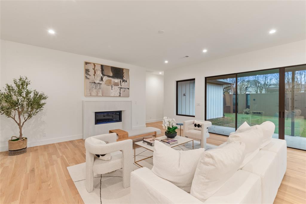 MONTEBELLO PARK - Residential