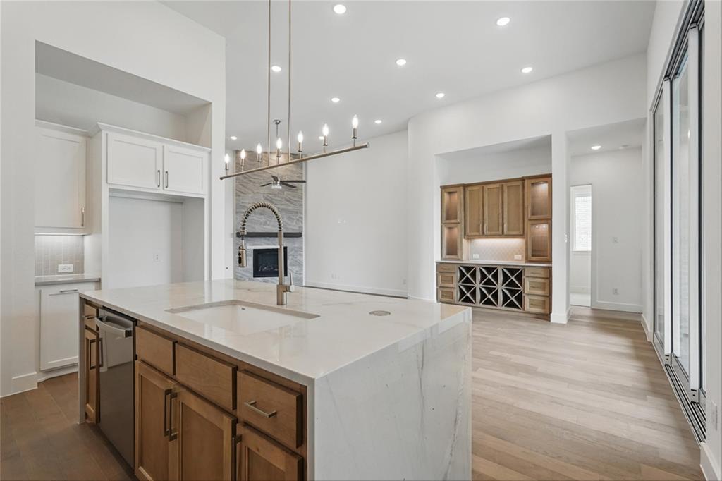 823 Shady Oaks Drive