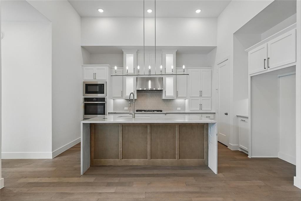 823 Shady Oaks Drive