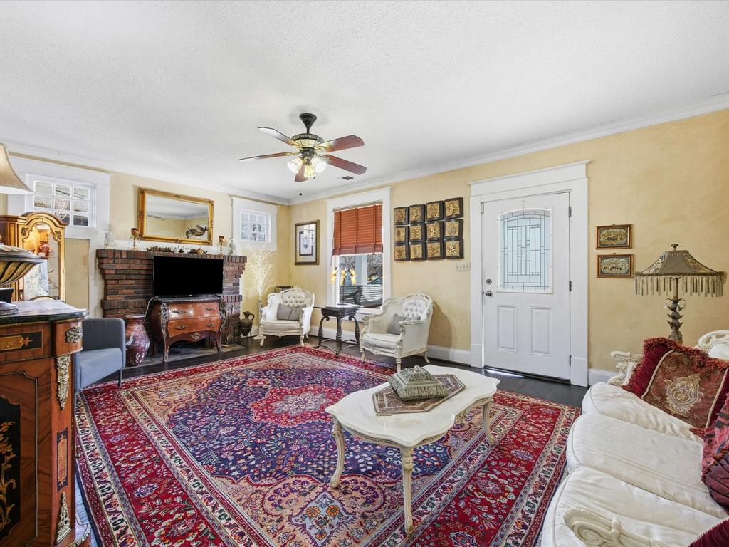 Holmes - Residential