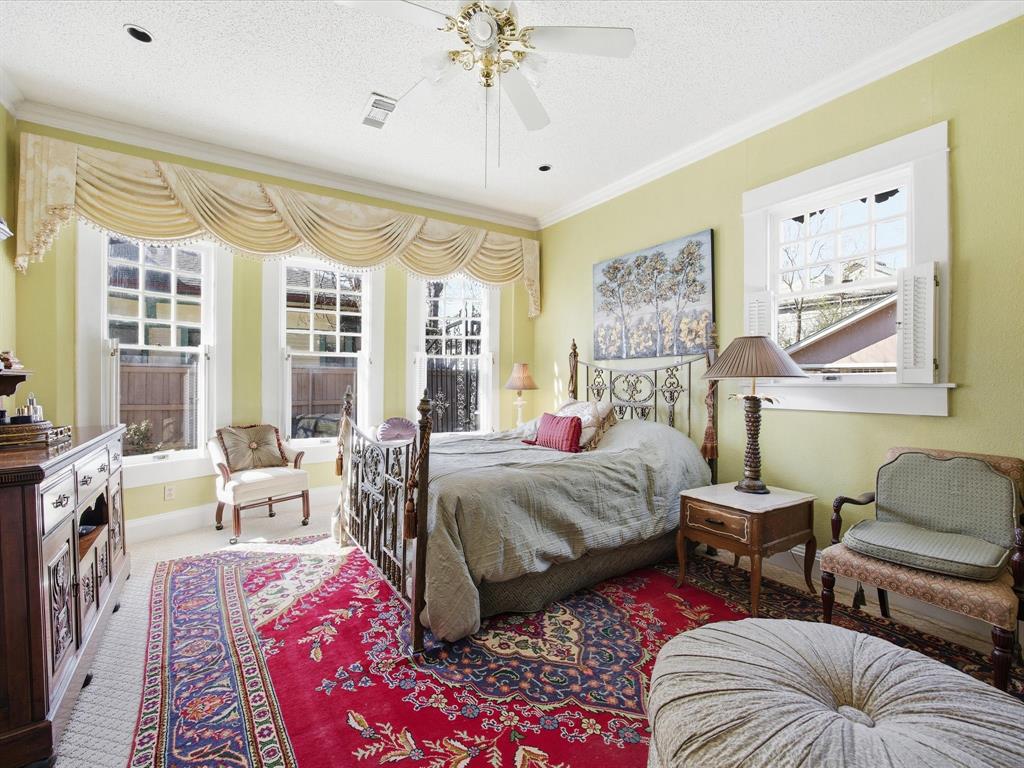 Holmes - Residential