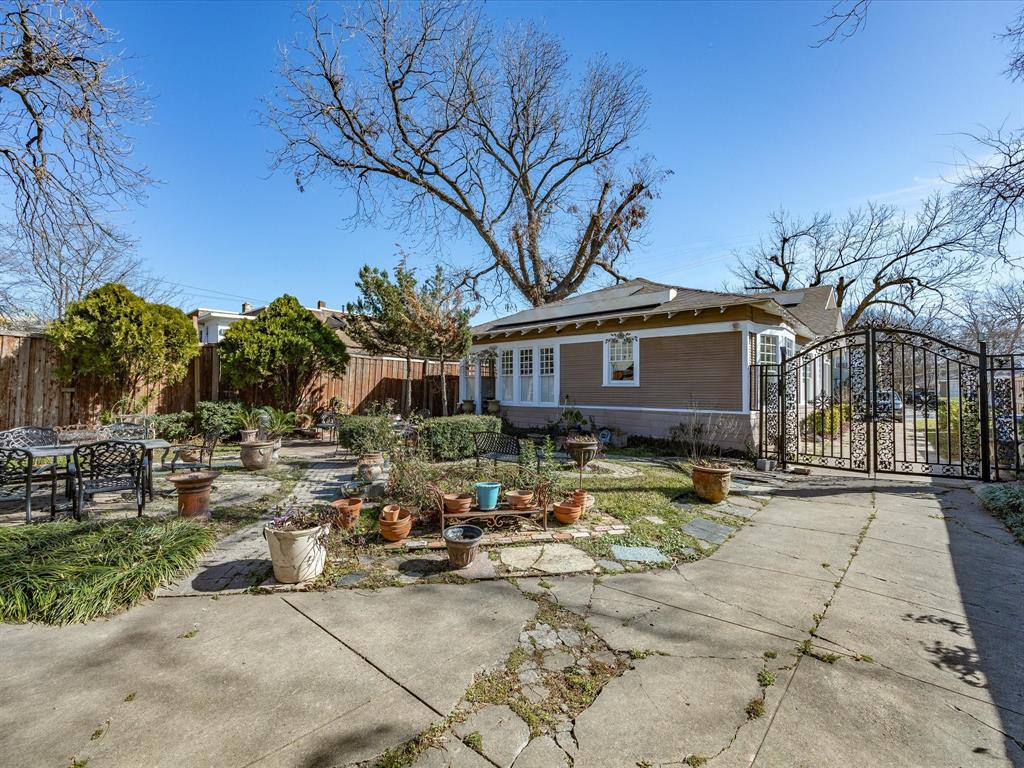 Holmes - Residential