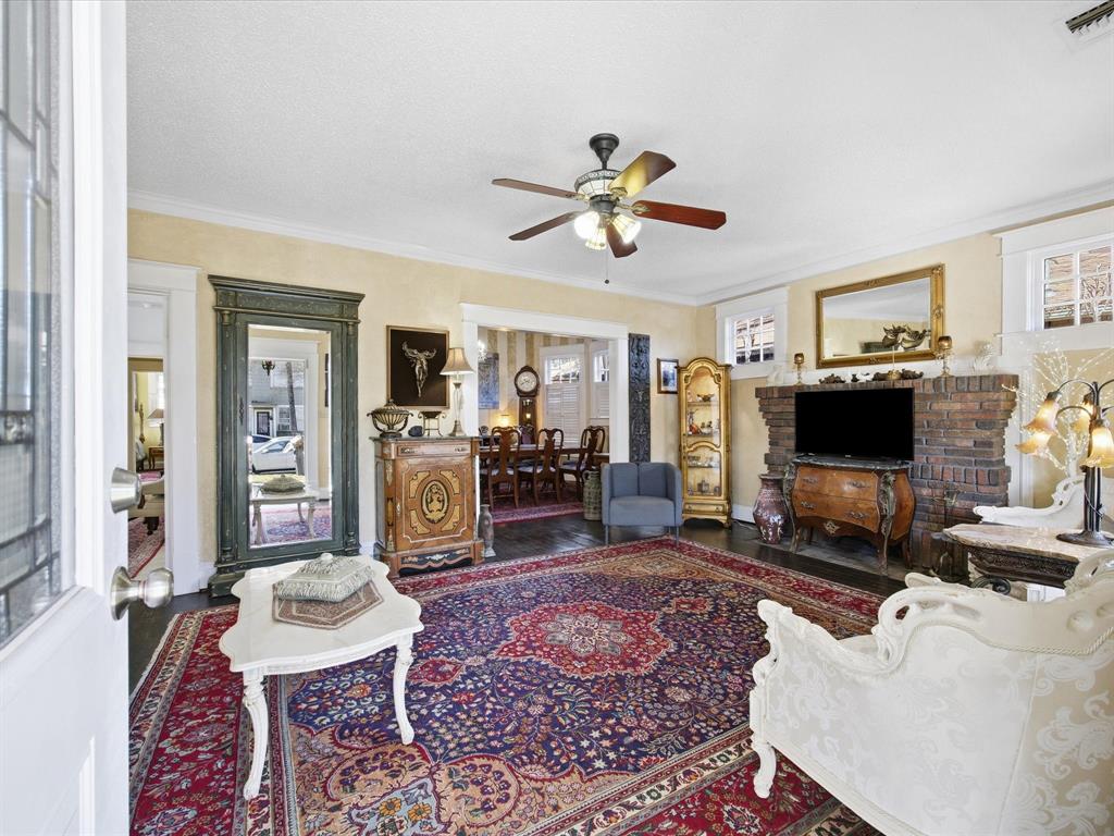 Holmes - Residential