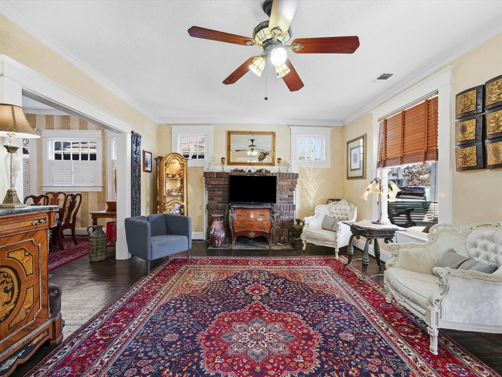 Holmes - Residential