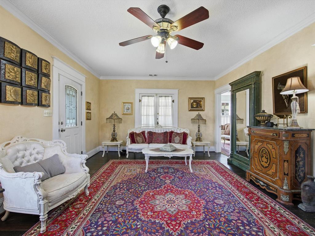 Holmes - Residential