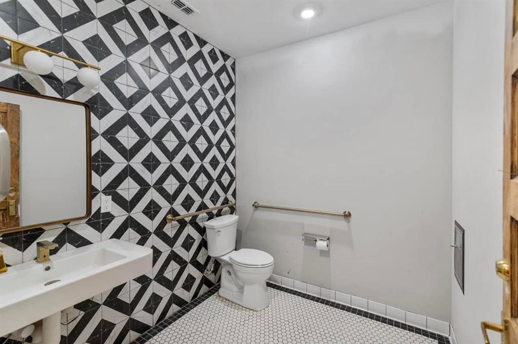 Downtown - Commercial Lease