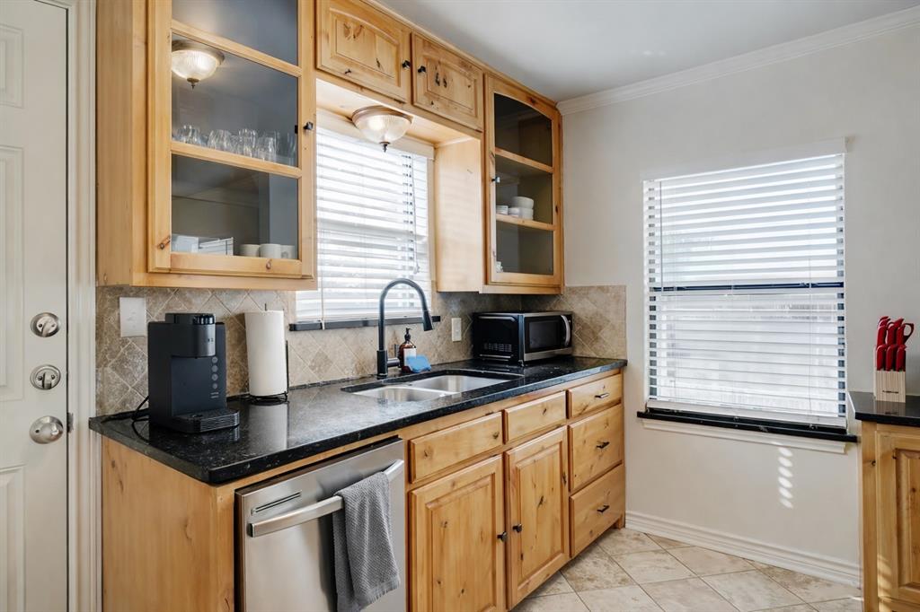 2801 W Bewick Street