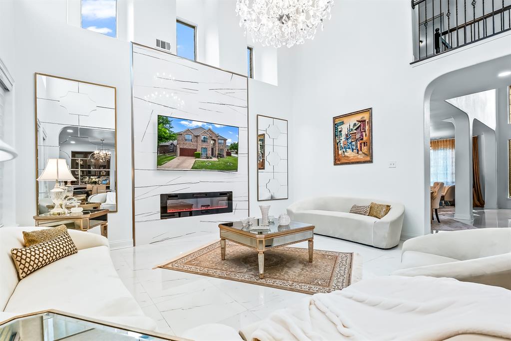 713 Royal Crest Court