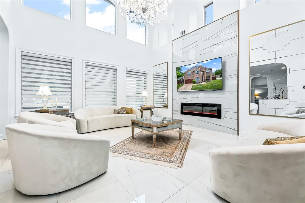 713 Royal Crest Court
