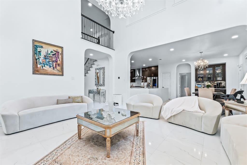 713 Royal Crest Court