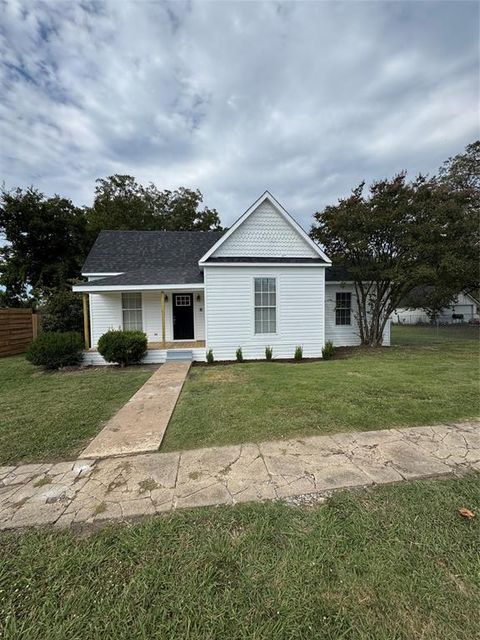 306 N College Street Howe TX 75459