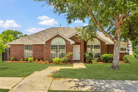 Photo of 2140 Teal Court, Lewisville, TX 75077 (MLS # 21362592)