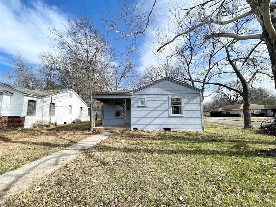 This 2 bedroom 1 bath home is full of opportunity and ready for your personal touch. Whether you're an investor, first time home buyer, or someone looking to create their dream space, this property offers tons of potential.