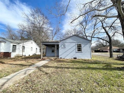 Photo of 1061 19th Street SE, Paris, TX 75460 (MLS # 21153743)