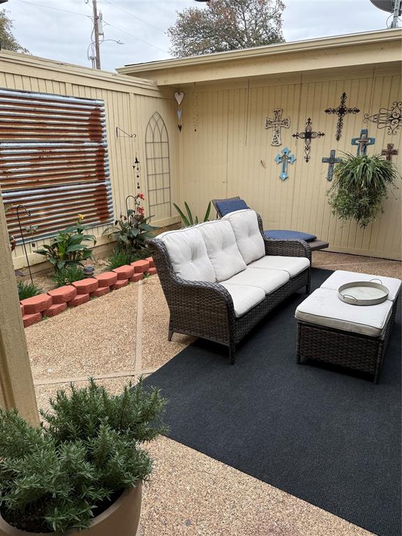 Oak Shadows Twnhms - Residential