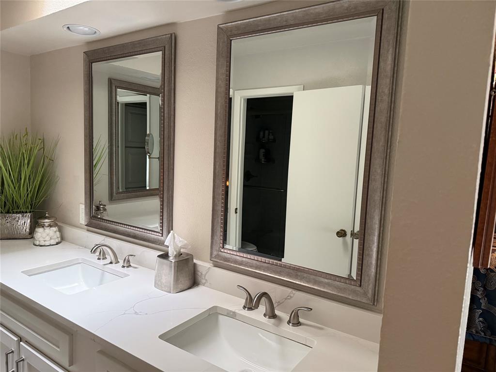 Oak Shadows Twnhms - Residential