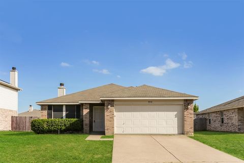 Photo of 1413 Erin Drive, Burleson, TX 76028 (MLS # 21252819)