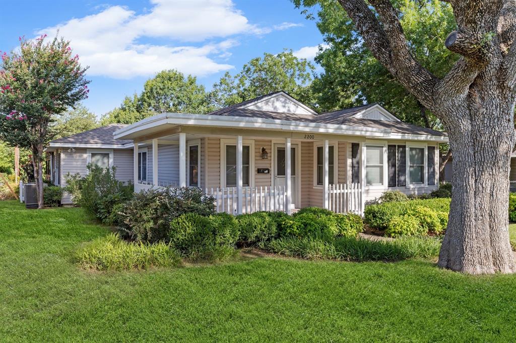 2200 Grandview Drive