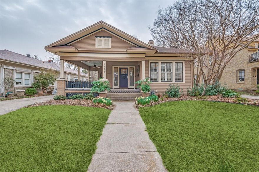 MULTIPLE OFFERS RECEIVED-BEST & FINAL DUE ON FRIDAY MARCH 28th @ NOON CST. 
Discover this captivating 3-bedroom, 2-bath Prairie-style home in sought-after Vickery Place. Indulge in a gourmet kitchen equipped with commercial-grade appliances and enjoy the luxury of updated bathrooms. The living and dining areas boast vaulted ceilings and a double sided gas fireplace, enhancing the sense of space and elegance. Step outside to an expansive screened back porch, complete with a cozy fireplace and built-in grill, ideal for entertaining. The wrap-around front porch invites relaxation and a separate ADU with a full bath provides additional living space behind the garage. This property is sold as-is, offering potential in every corner.