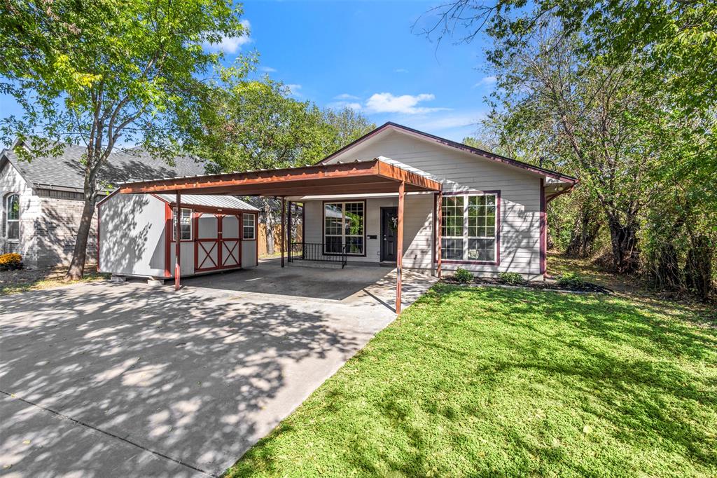 Photo of 810 S Sherman Street, Ennis, TX 75119 (MLS # 21420738)