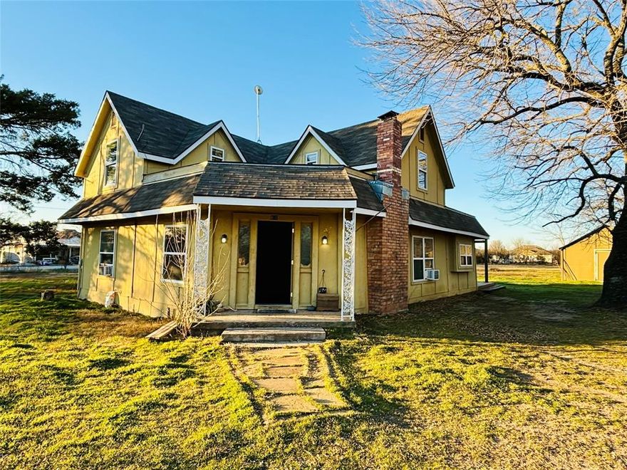 RARE OPPORTUNITY TO LIVE IN A COUNTRY HOME AND 2 ACRES!! Close to major North Dallas cities in an award winning school district, varsity football team and an up-and-coming city people are calling “The Next Celina.”  Large historic home with four bedrooms and two baths. Home is old and could use updating but is completely move-in ready.