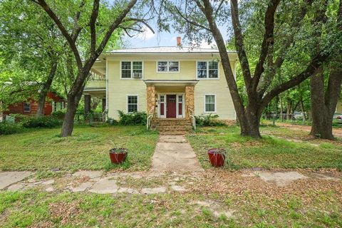 Photo of 402 W Main Street, Ladonia, TX 75449 (MLS # 21238880)
