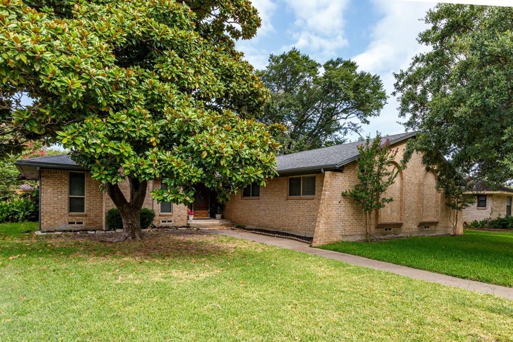 3937 Roanoke Drive