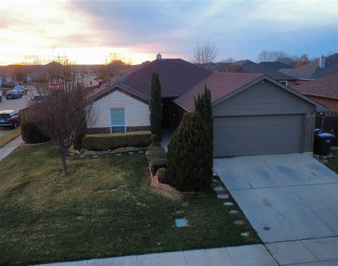 Photo of 7982 Los Alamitos Lane, Fort Worth, TX 76140 (MLS # 21174148)