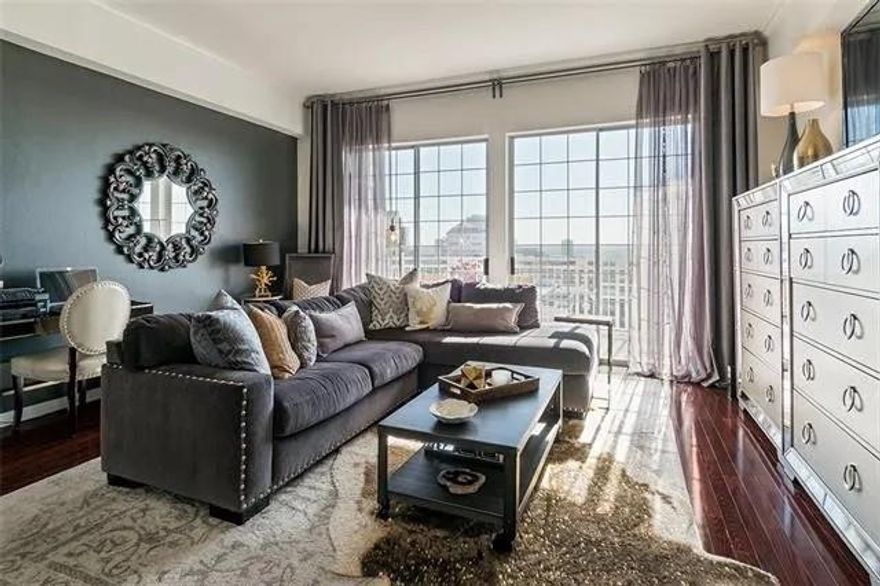 Take in all Oaklawn has to offer from the 12th floor at the Renaissance on Turtle Creek. This high-rise home features
granite countertops, beautiful hardwoods in the living room, and an abundance of natural light throughout. The open
floorplan is inviting and the view from the patio captures both Downtown Dallas and Oaklawn. Amenities include 24
hour security, two pools, two gyms, valet, sauna, and business center. Come check out the view!