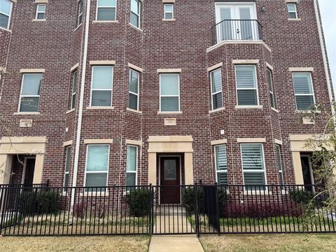 Photo of 313 N Mill Street, Lewisville, TX 75057 (MLS # 21227022)