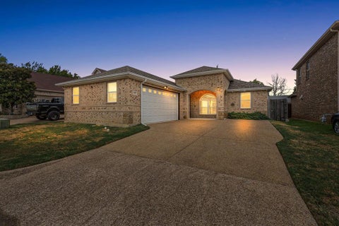 Photo of 3807 Winding Road, Arlington, TX 76016 (MLS # 21402523)