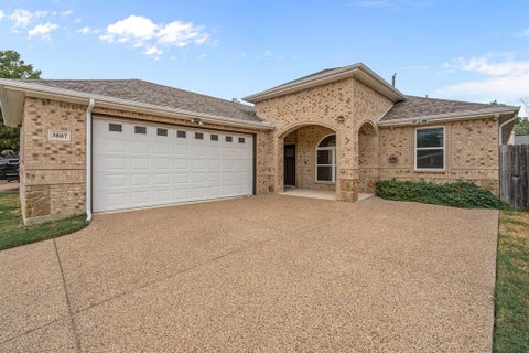 Tiny photo for 3807 Winding Road, Arlington, TX 76016 (MLS # 21402523)