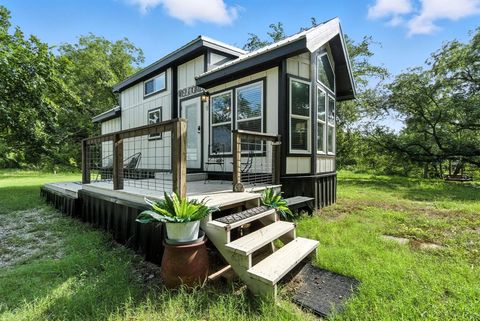 384 Petty Road Santo TX 76472